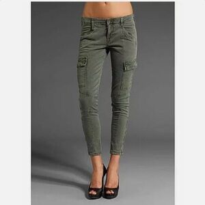 J. BRAND GRAYSON MILITARY
CARGO MID-RISE SKINNY
STRETCH JEANS